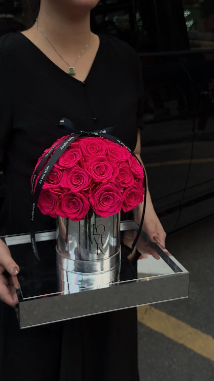 Mirror Hug Bucket
