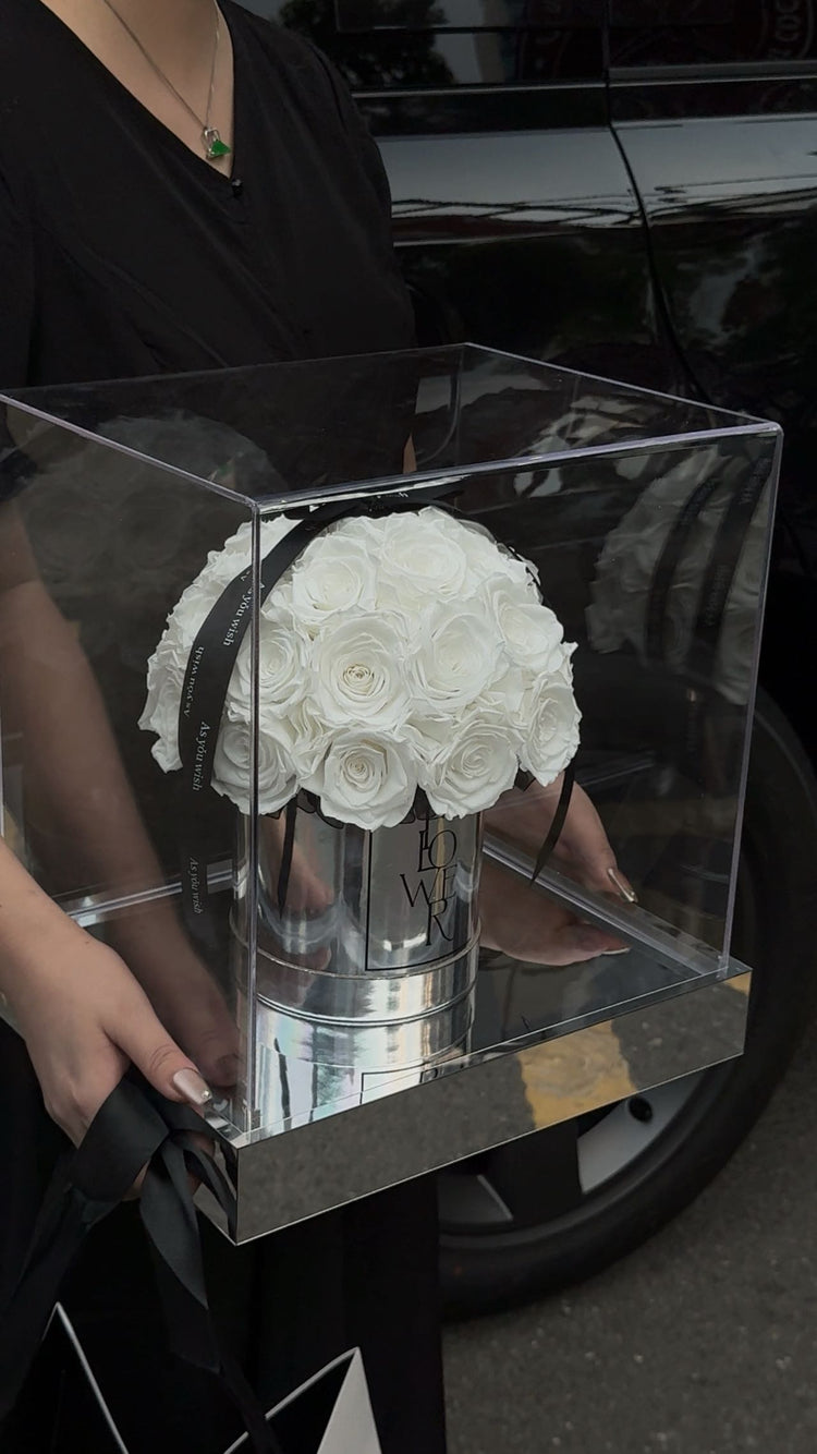 Mirror Hug Bucket