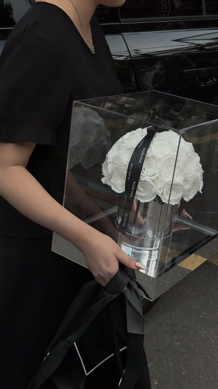 Mirror Hug Bucket