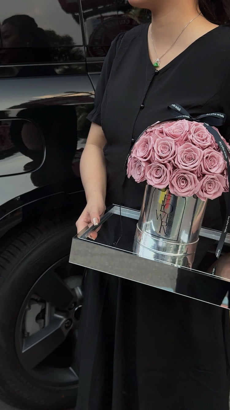 Mirror Hug Bucket