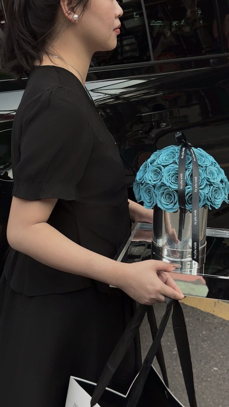 Mirror Hug Bucket