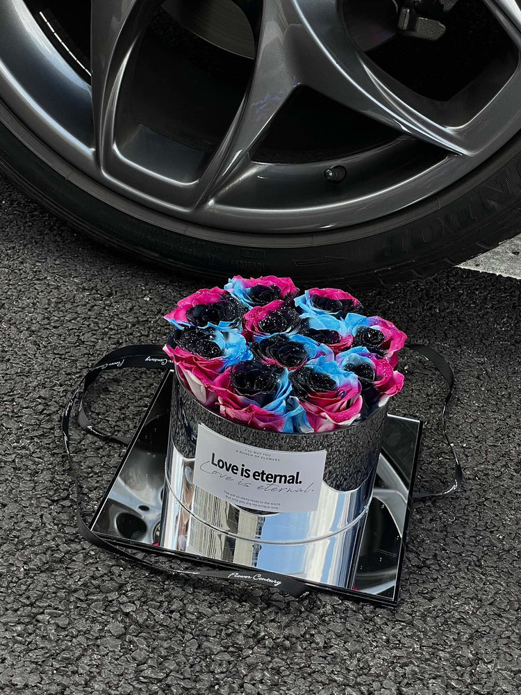 11 Roses Mirror Hug Bucket