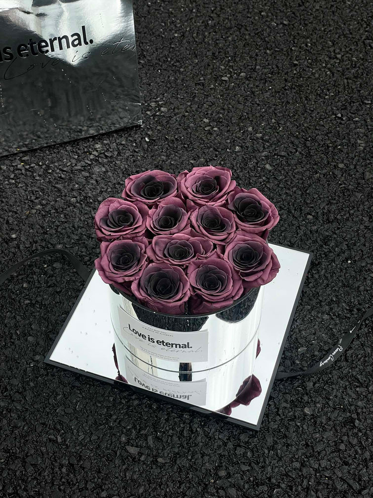 11 Roses Mirror Hug Bucket