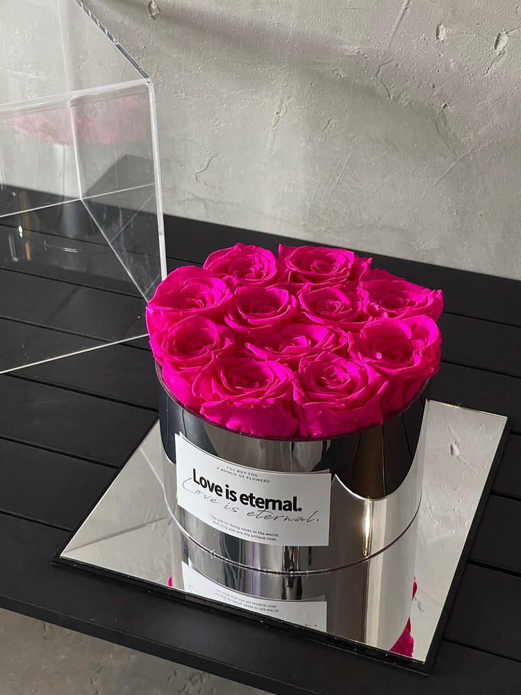 11 Roses Mirror Hug Bucket
