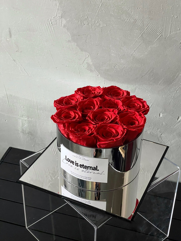 11 Roses Mirror Hug Bucket