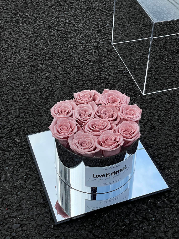 11 Roses Mirror Hug Bucket