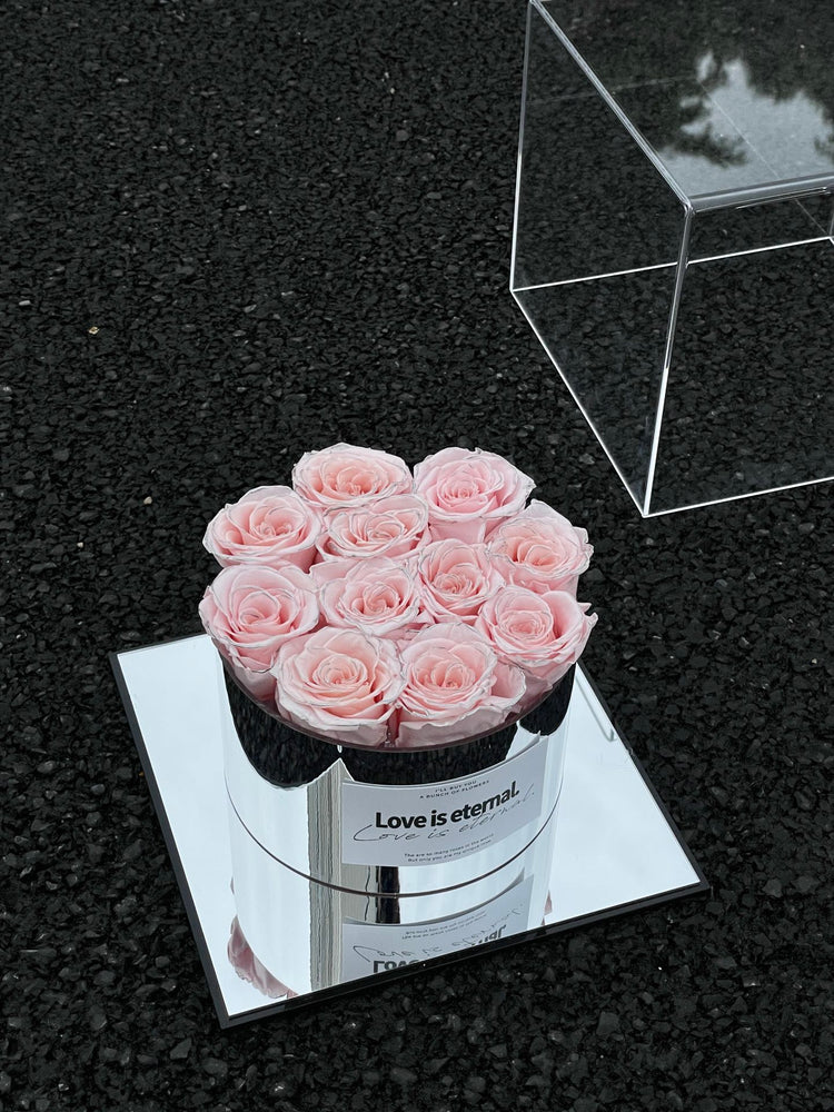 11 Roses Mirror Hug Bucket