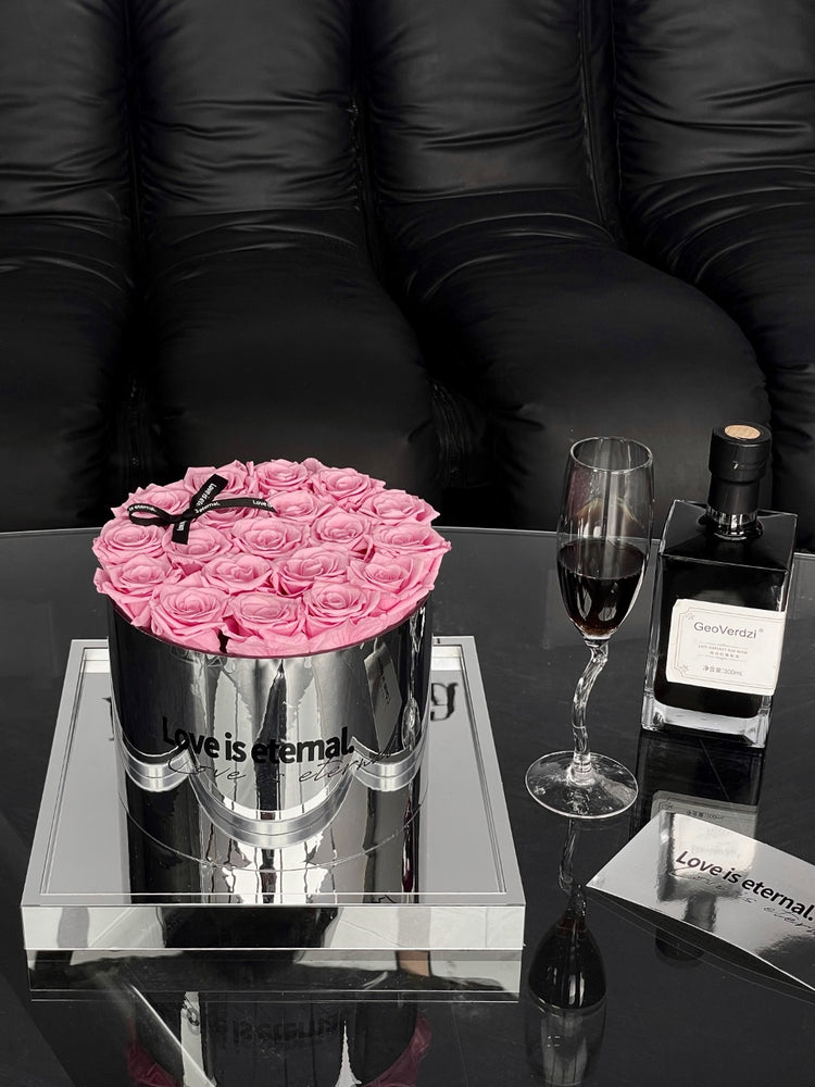 19 Roses Mirror Hug Bucket