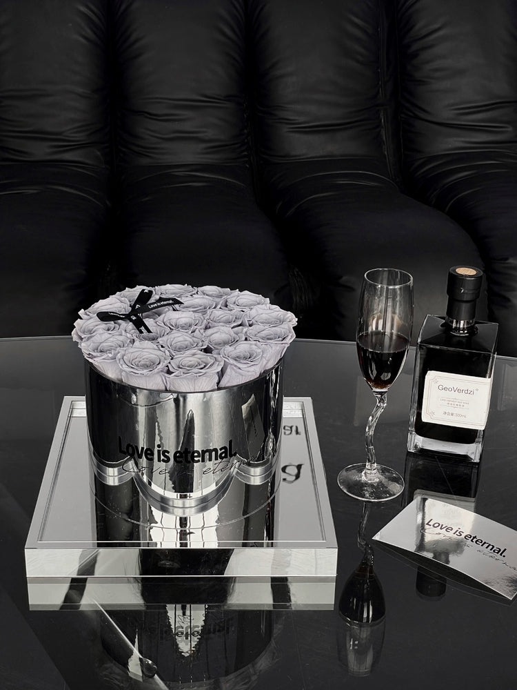 19 Roses Mirror Hug Bucket