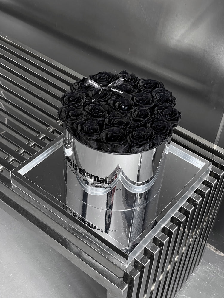 19 Roses Mirror Hug Bucket