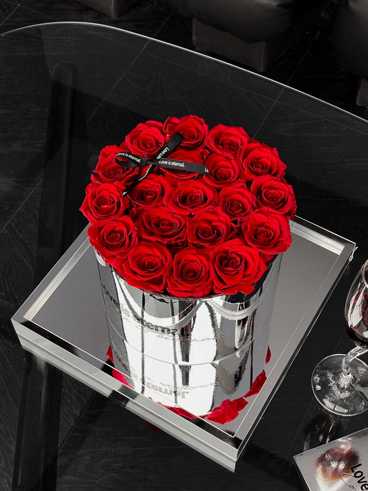 19 Roses Mirror Hug Bucket