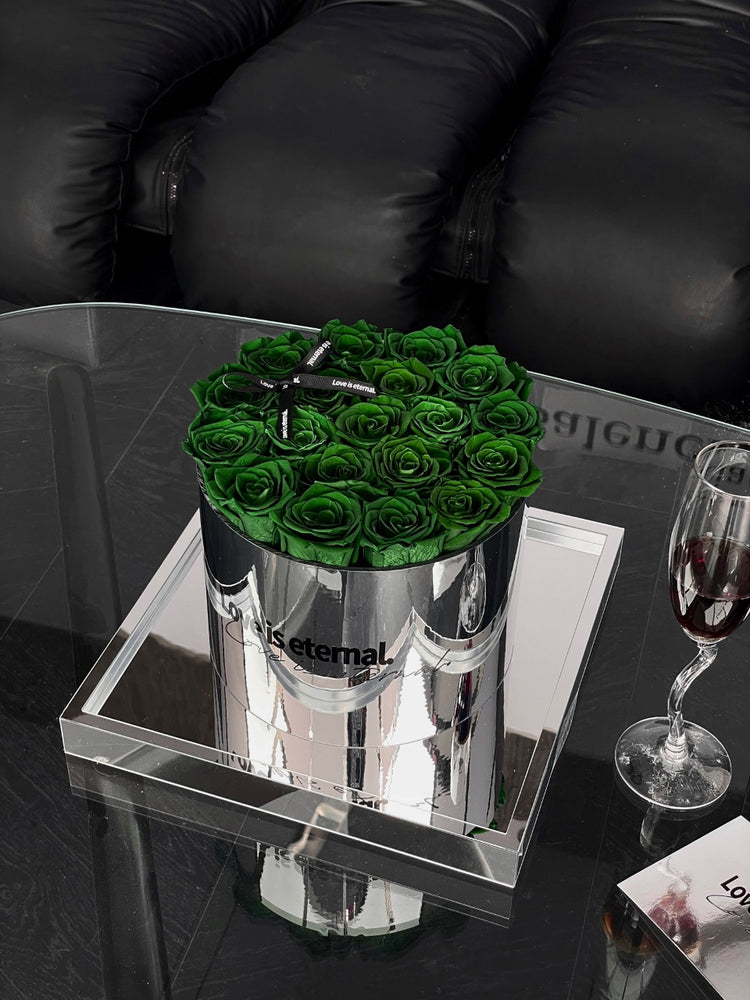 19 Roses Mirror Hug Bucket