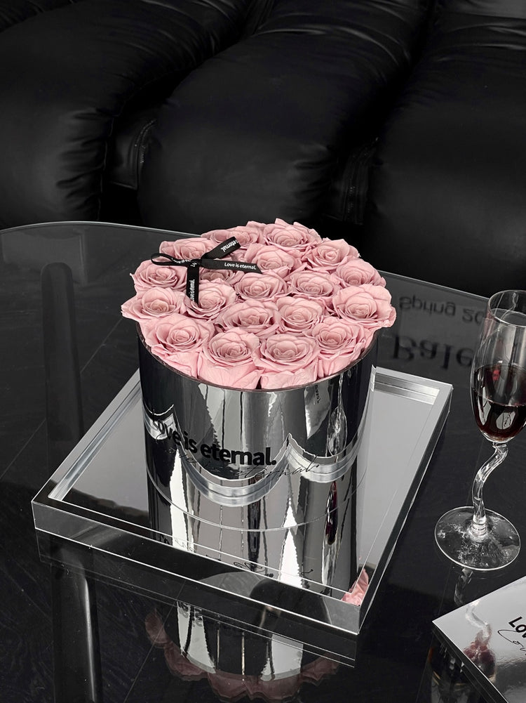 19 Roses Mirror Hug Bucket