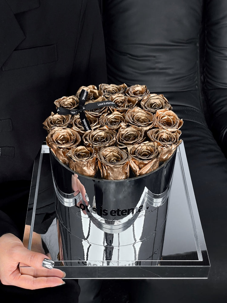 19 Roses Mirror Hug Bucket